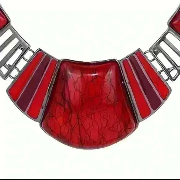 Elegant Red Necklace and Earring Set - Picture 2 of 4